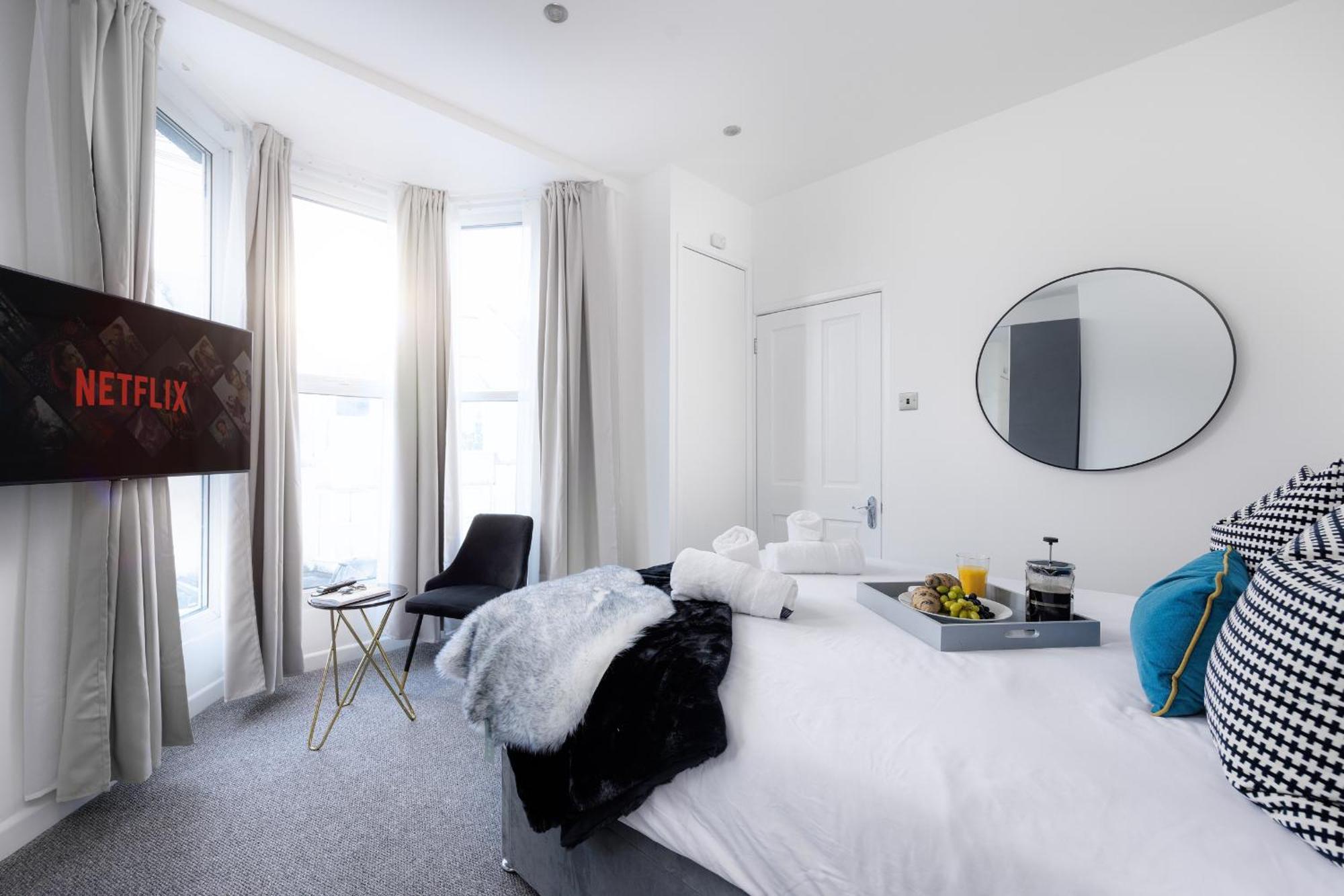 Boujis Central Plymouth Apartment - Sleeps 4 - Habita Property Екстериор снимка